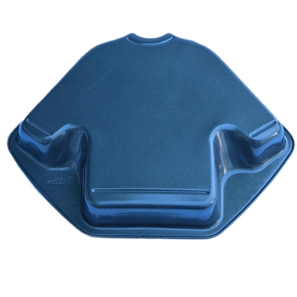 WILTON long sleeve t shirt cake pan - Picture 2 of 5